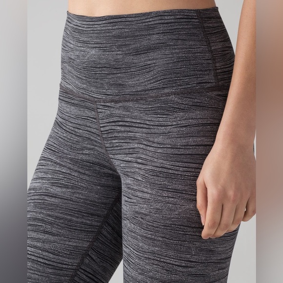 lululemon | size 6 Wunder Under Crop HR leggings 21" in Bit Point Ice Grey Black - Picture 2 of 8